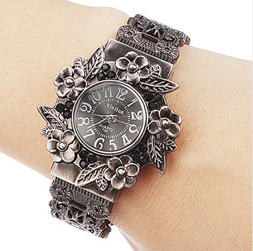 Retro Floral Embossed Quartz Wrist Watch for Women